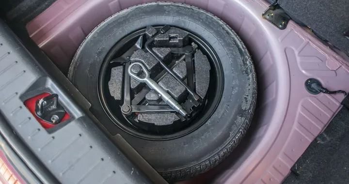 Addio alla ruota di scorta, perché sempre più auto nuove ne fanno a meno