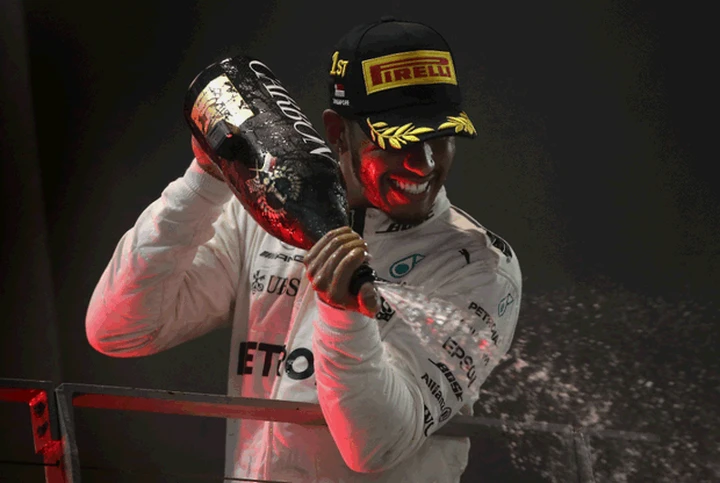 Gp Singapore F1 2017: Ferrari fuori al primo giro, tutto facile per Hamilton