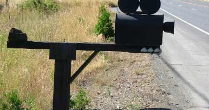 Foto del giorno: mailbox leggermente ambigua