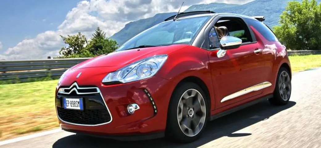 Citroën DS3 Cabrio: test su strada e pista con Alessandra