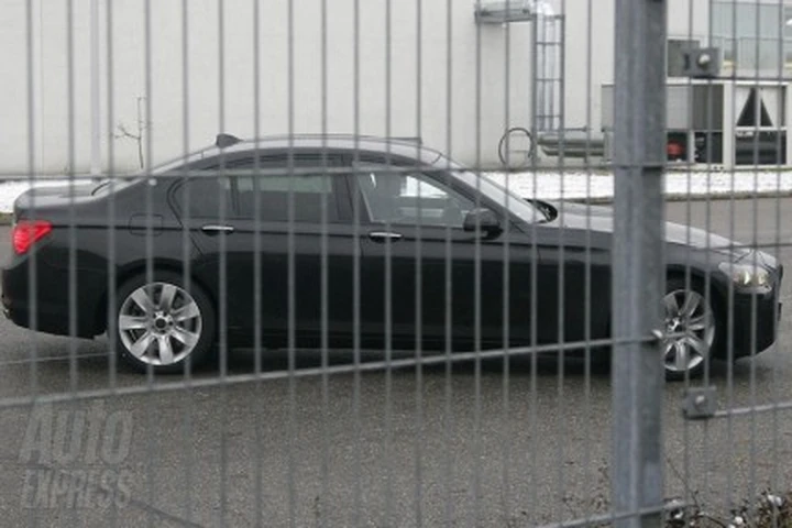 Bmw Serie 8: le foto spia non confermano lo sviluppo. Anzi