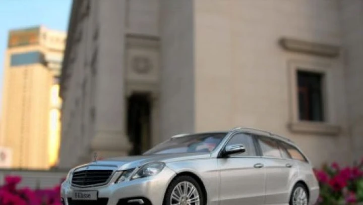 Mercedes Classe E Station Wagon: le prime immagini ufficiali. Del modellino...