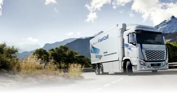 Il camion a idrogeno che riduce le emissioni quanto 1,5 milioni di pini