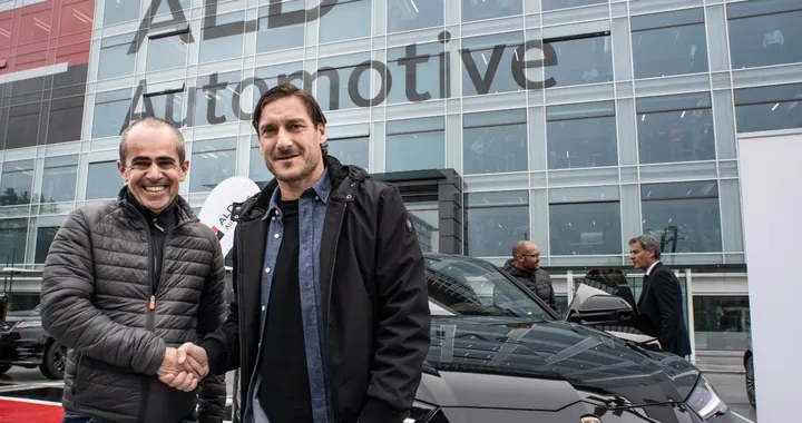 Francesco Totti si regala la nuova Lamborghini Urus