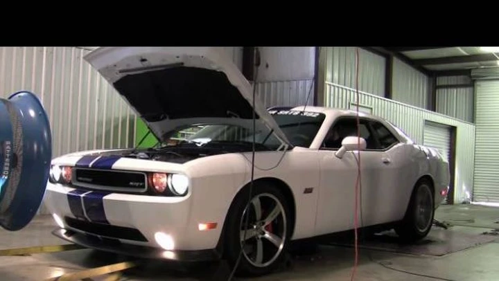 Dodge Challenger SRT8 392: 438 CV e 574 Nm alla ruota