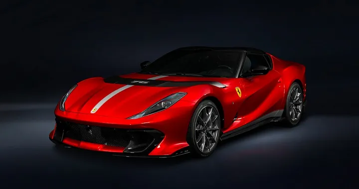 Una Ferrari 812 Competizione A personalizzata col programma Tailor Made
