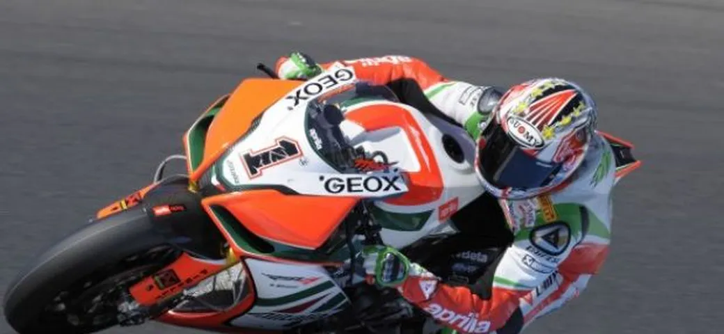 Superbike a Donington Park: Biaggi, 