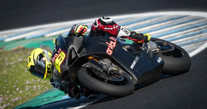 SBK: Ducati V4 R "in crescita" a Jerez