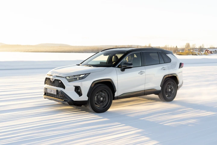 Toyota RAV4 GR Sport 2023: prezzo e novità