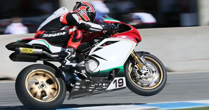 Superbike: Leon Camier con MV Agusta nel 2015