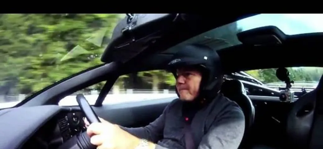 Video: Jaguar XKR-S e XJ220 al Nurburgring
