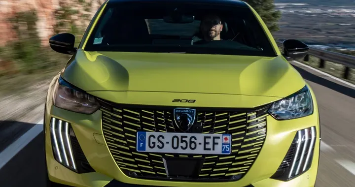 Peugeot 208, l'utilitaria sarà ancora termica fino al 2028