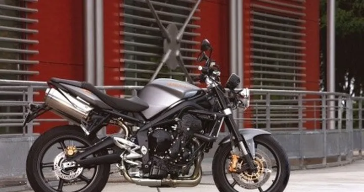 Novità 2009 Triumph: Street Triple R, Daytona 675 e Bonneville