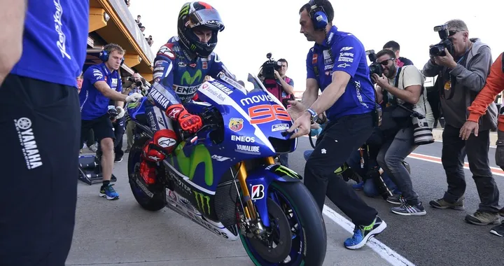 MotoGP Valencia 2015: FP2 a Lorenzo, Rossi 4°