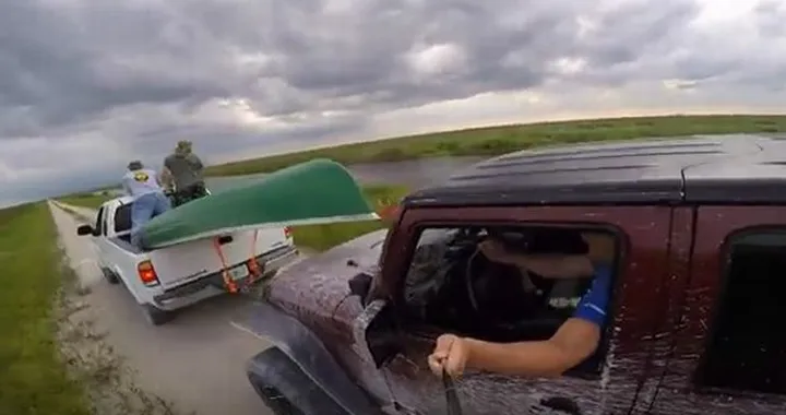 Causa un incidente mentre usa il selfie stick