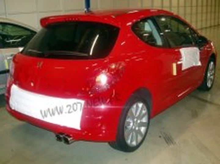 Peugeot 207 RC - foto spia