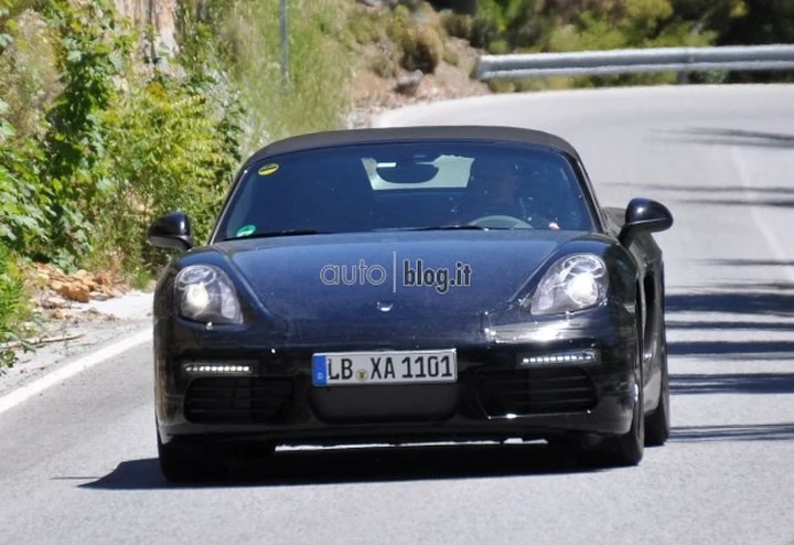 Porsche Boxster: foto spia del restyling