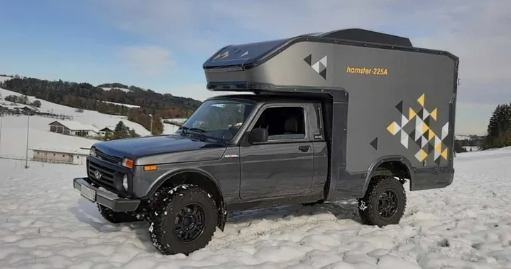 Lada Niva: eccola in versione camper, completa di tutto