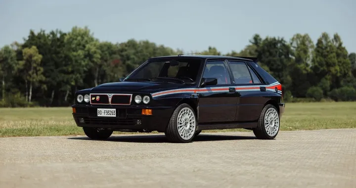Due miti, una sola auto: Lancia Delta di Vasco Rossi all'asta