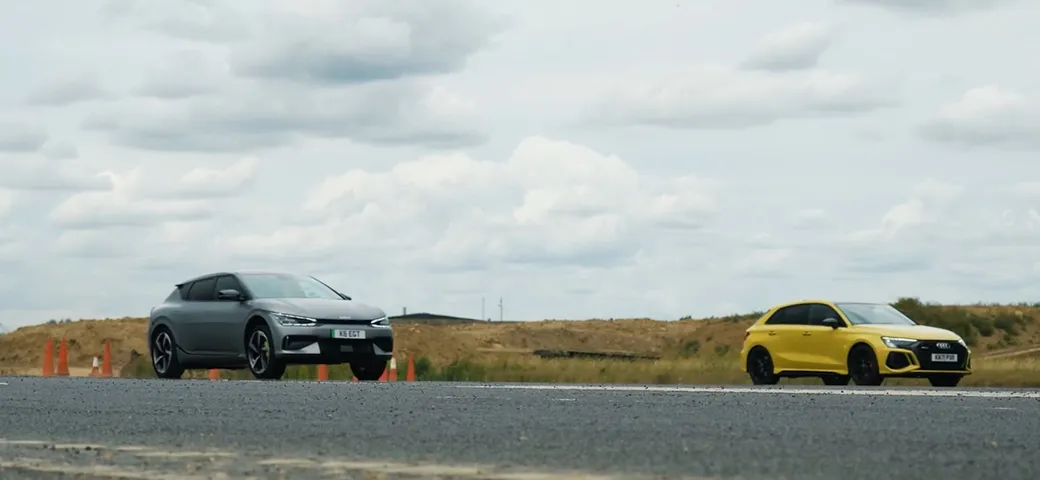 Kia EV6 GT vs Audi RS3 Sportback: chi vince la drag race?