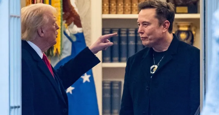 Trump sbotta contro Musk: "L'auto elettrica è finita, ritorni in Sudafrica"