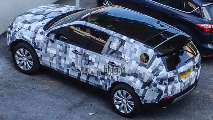 Land Rover Freelander: foto spia di un nostro lettore