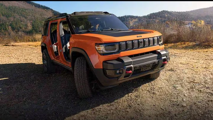 Jeep Recon, svelato al Super Bowl il mega SUV elettrico [VIDEO]