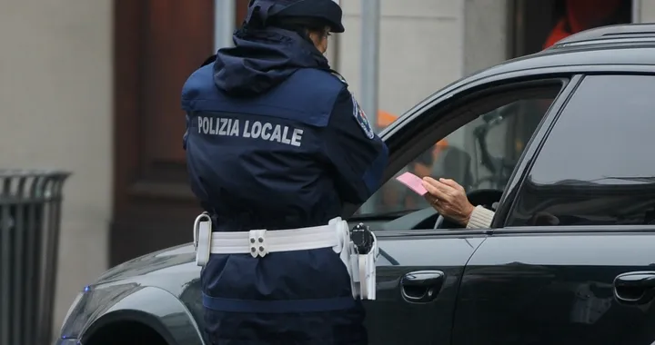 Guidare auto intestata a terzi: multa da 705 euro o bufala?