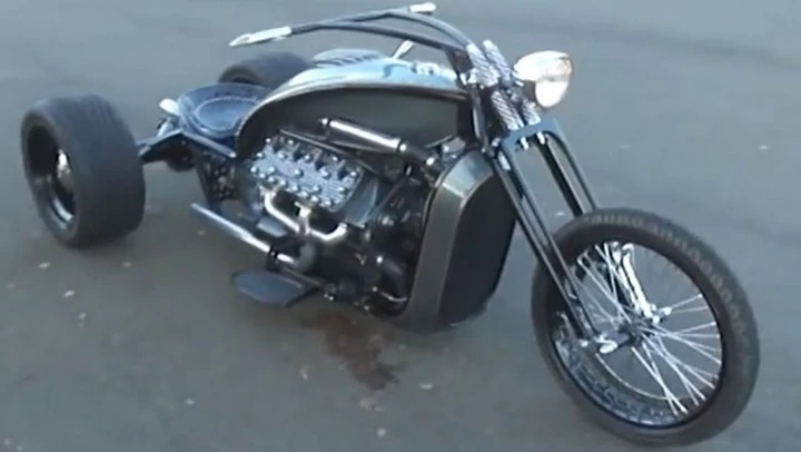 Trike Harley-Davidson con motore V8 Ford del 1948 [Video]