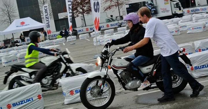 Donneinsella: corsi di guida al Motor Bike Expo 2014