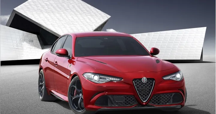 Alfa Romeo Giulia: immagini, motori e dati tecnici. Il sound del V6! [Video]