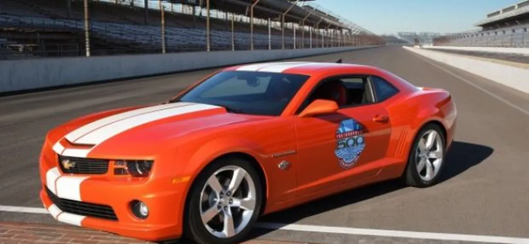 Chevrolet Camaro: disponibile in serie limitata una replica della Pace Car utilizzata per la 500 miglia di Indianapolis