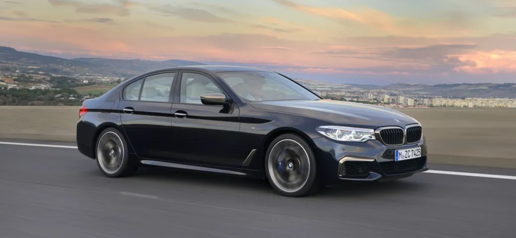 BMW M550i xDrive: foto e caratteristiche