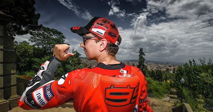 MotoGP, Barcellona: Jorge, prima pole-show sulla Rossa. Marquez nella tenaglia Ducati