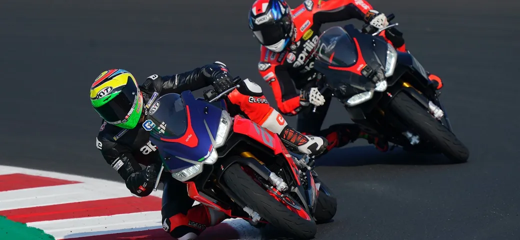 Aprilia: la RS 660 in pista con i piloti ufficiali