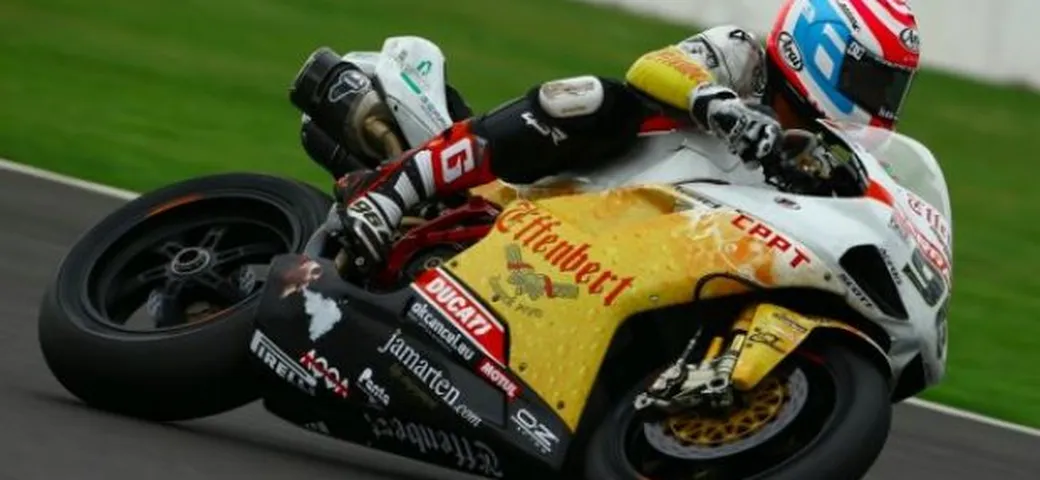 SBK, Silverstone: Superpole di Kuba Smrz, davanti a Camier e Guintoli. Biaggi solo 11°.