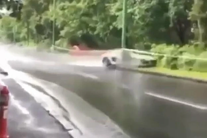 Audi R8: spaventoso incidente con la supercar tedesca [Video]