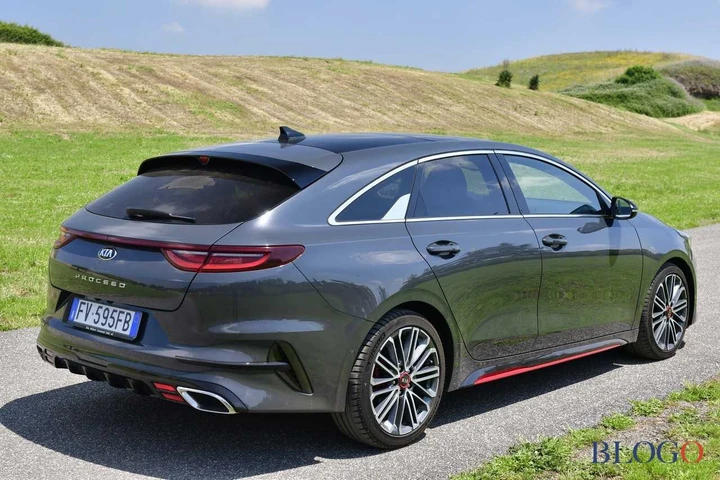 Kia Proceed GT prova su strada - Video