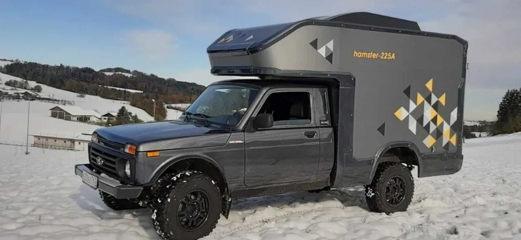Lada Niva: eccola in versione camper, completa di tutto