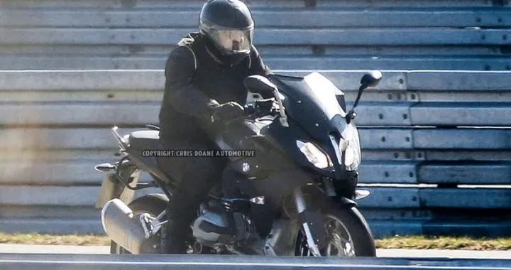 BMW: foto spia delle nuove K1600 bagger e R1200GT