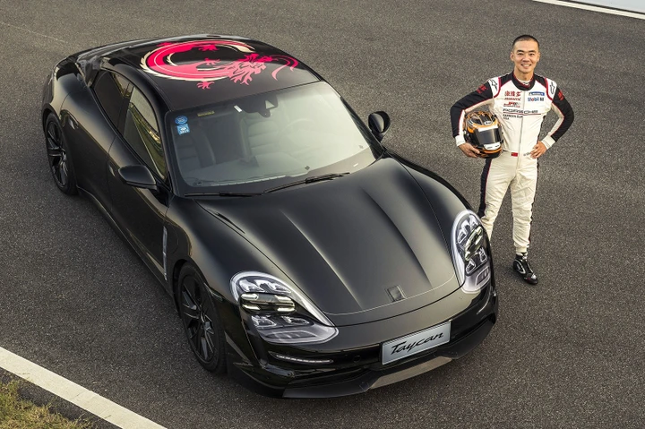 Porsche Taycan, il debutto a Shanghai della GT elettrica