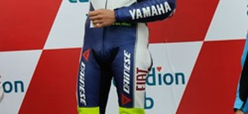 Rossi ipoteca il titolo, non la MotoGP. Stoner chiamato al 