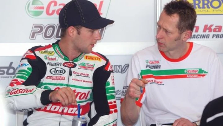 WSBK: incidente per Jonathan Rea portato subito in ospedale. Problemi al collo ma lunedì sarà di nuovo in pista