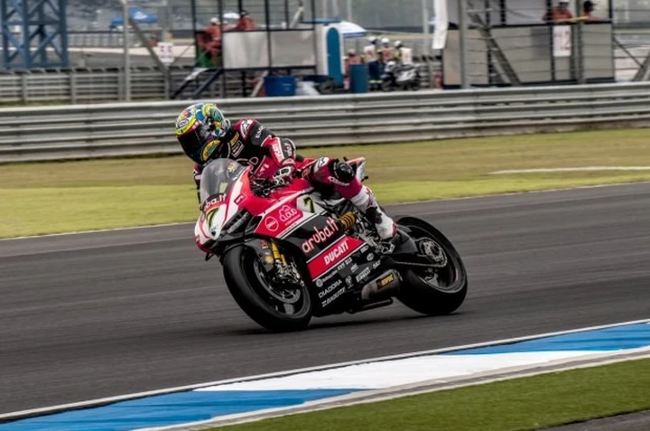 SBK, Davies sprona la Ducati: 