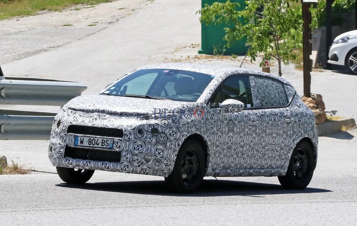 Foto spia nuova Citroen C3
