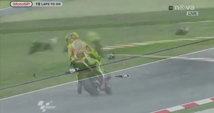 Tutti piangono Simoncelli. Il motociclismo "sotto tiro"