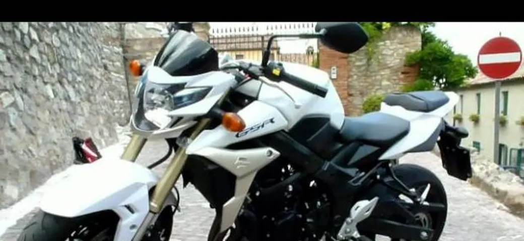 Suzuki GSR750: il video test di Motoblog