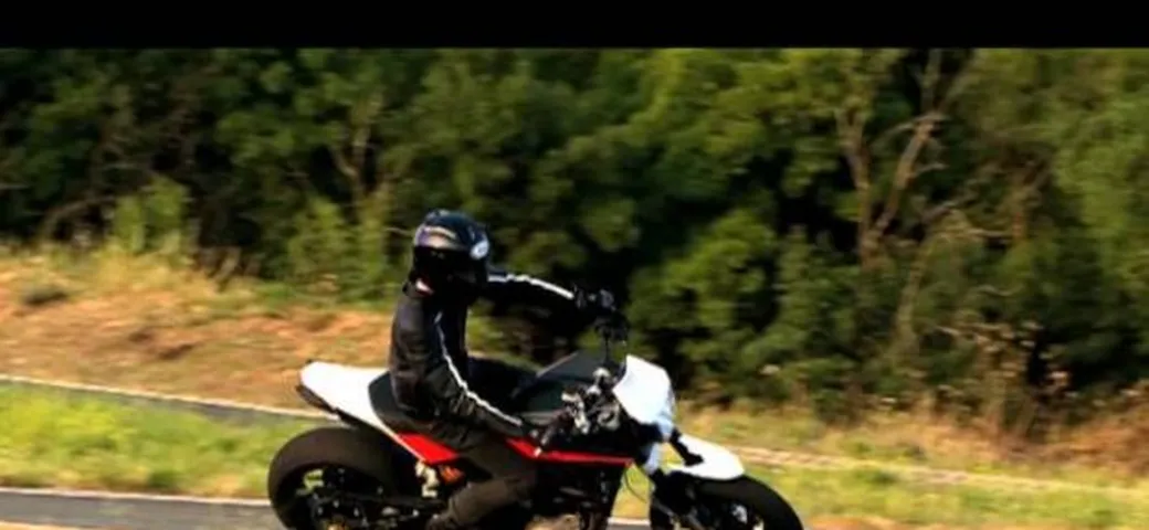 Video ufficiale della Husqvarna Nuda 900R