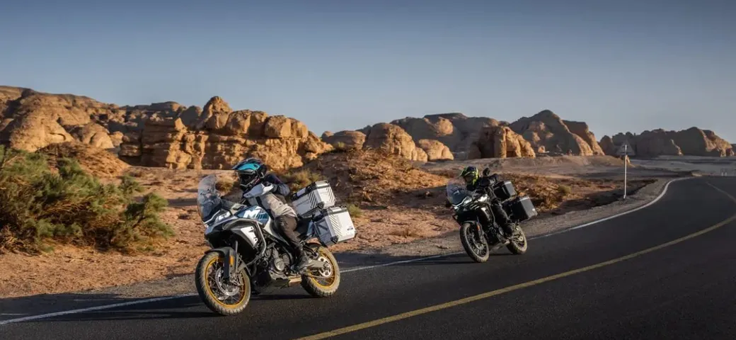 CFMoto 700MT ADV: la nuova crossover che unisce stile e versatilità