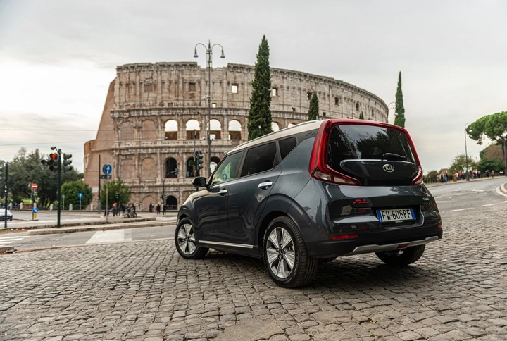 Kia e-Soul, il debutto dell'urban crossover elettrico si avvicina